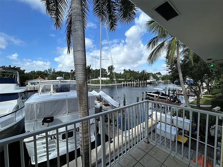 77 Hendricks Isle #10 — Photo 19