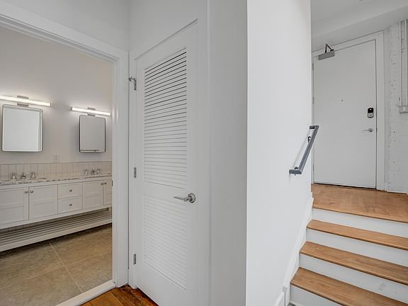 4th image of 1847 N Howard St #210