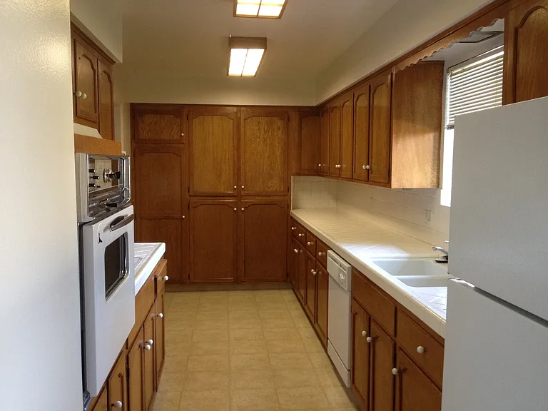 1025 W Mesa Ave — Photo 7