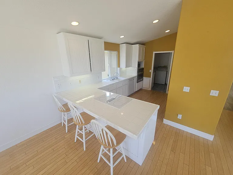300 Trinidad St — Photo 9