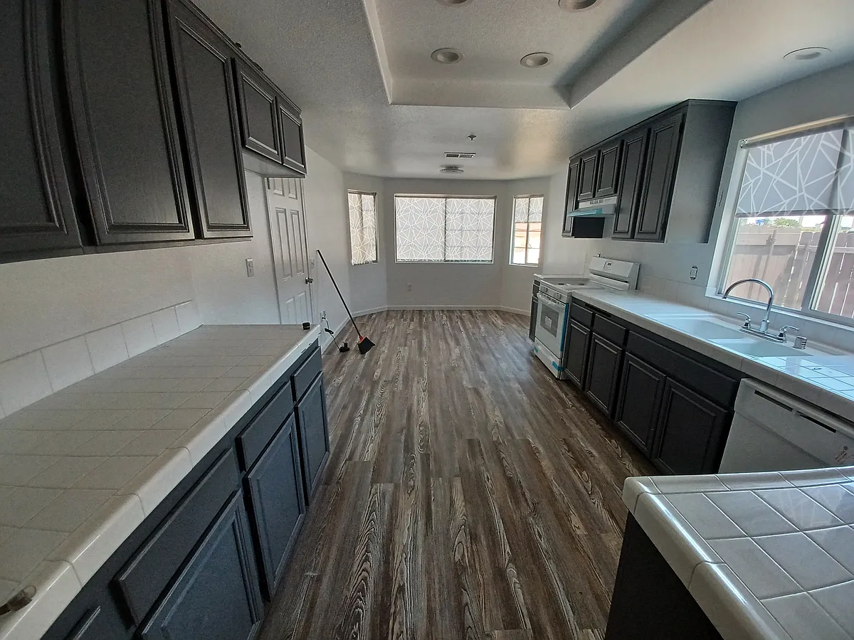 Building Photo - Hildale Cir