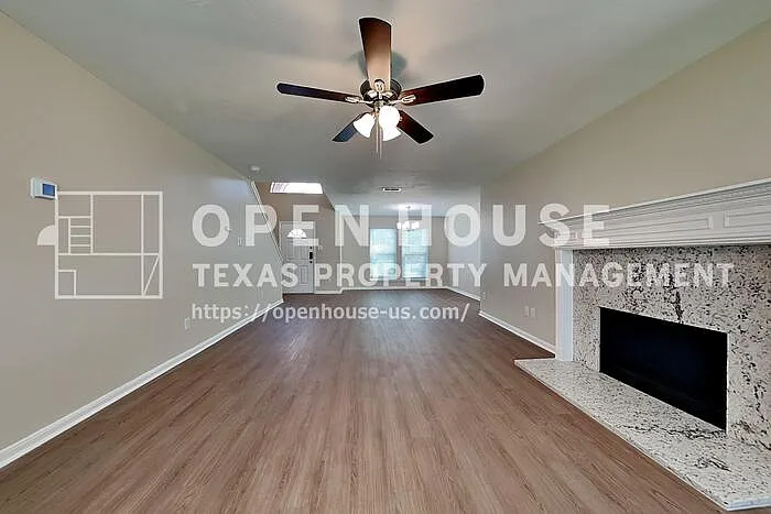 4 bed, 2.5 bath, 2496 sqft, $2,600 — Photo 3