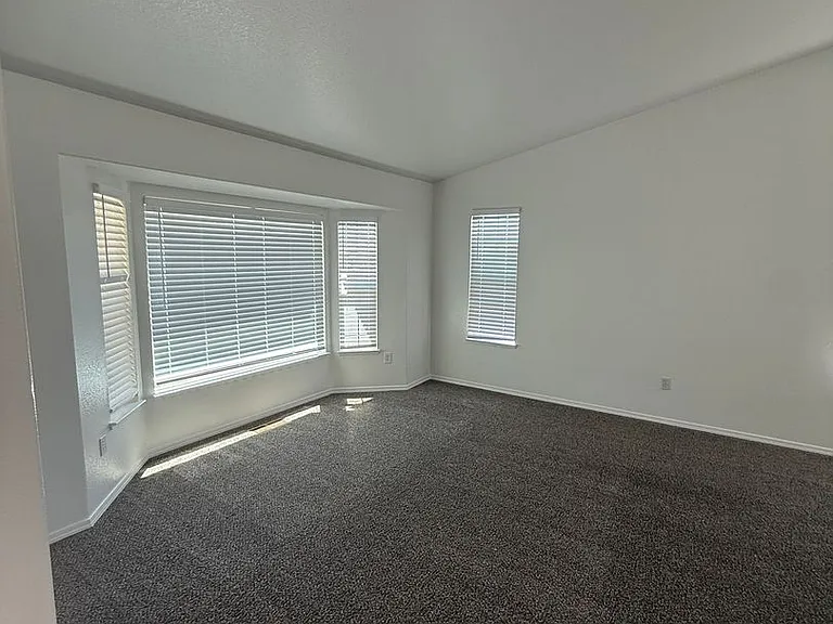 2505 Nimbus Ct — Photo 3