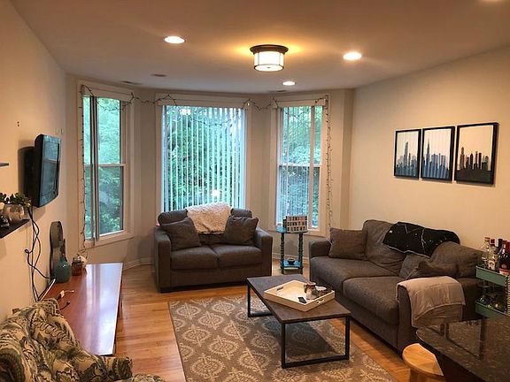 2nd image of 3416 N Greenview Ave APT 3