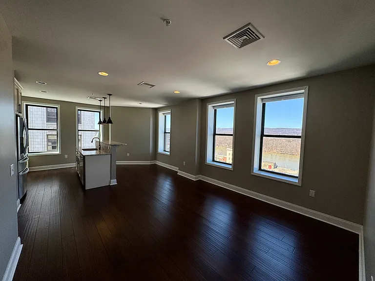 11 W Market St #1101 — Photo 3