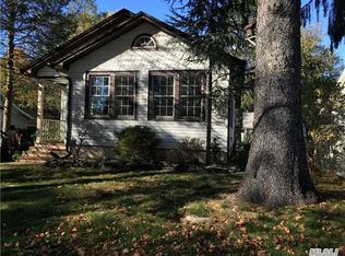 181 E 17th St, Huntington Station, NY 11746