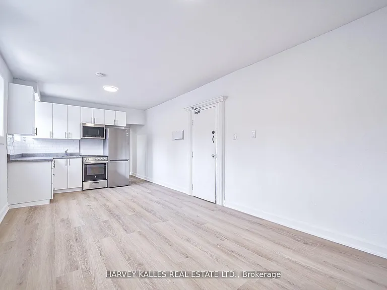 1046 Bathurst St #2 — Photo 11