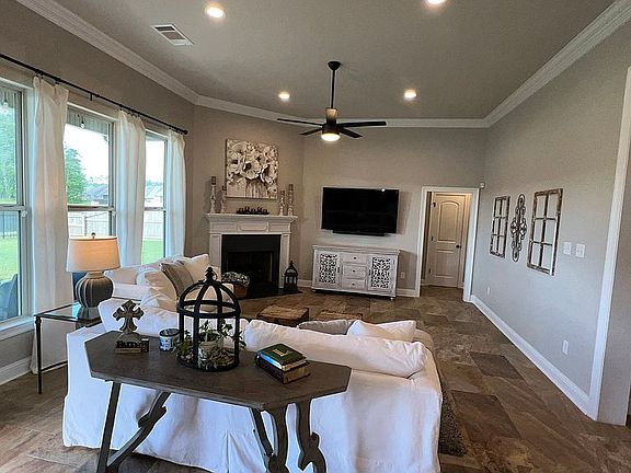 3rd image of 20292 Thornwood Dr
