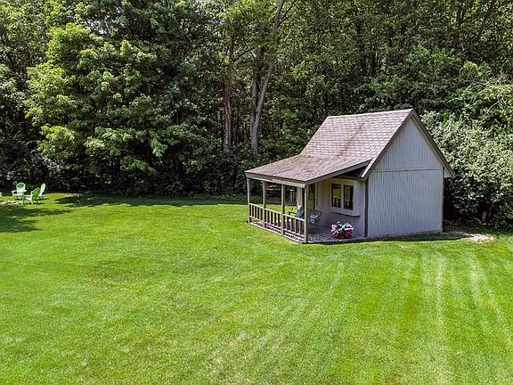 4th image of 56583 Woodbine Ln