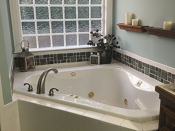 Master spa tub 