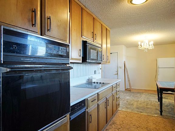 3rd image of 2960 Ridgecrest Dr