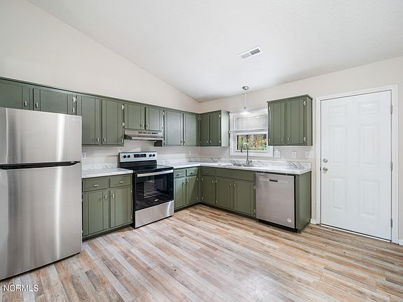 4th image of 214 Village Dr