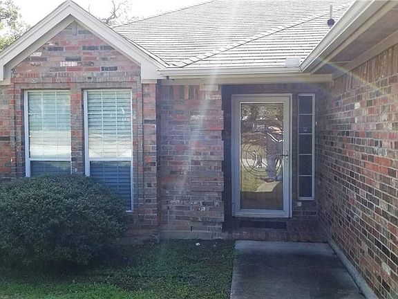 4th image of 1004 Hopkins Dr