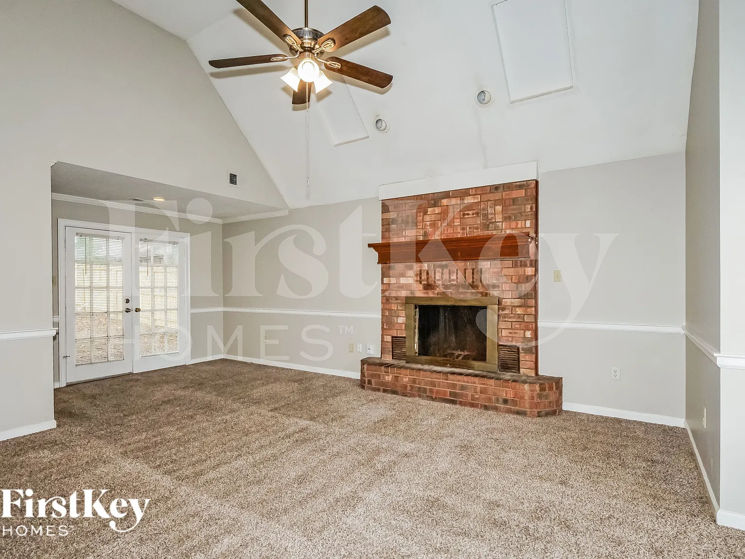 3 bed, 2.0 bath, 1419 sqft, $1,570 — Photo 3
