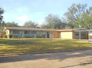 3201 Lay Ave, Groves, TX 77619