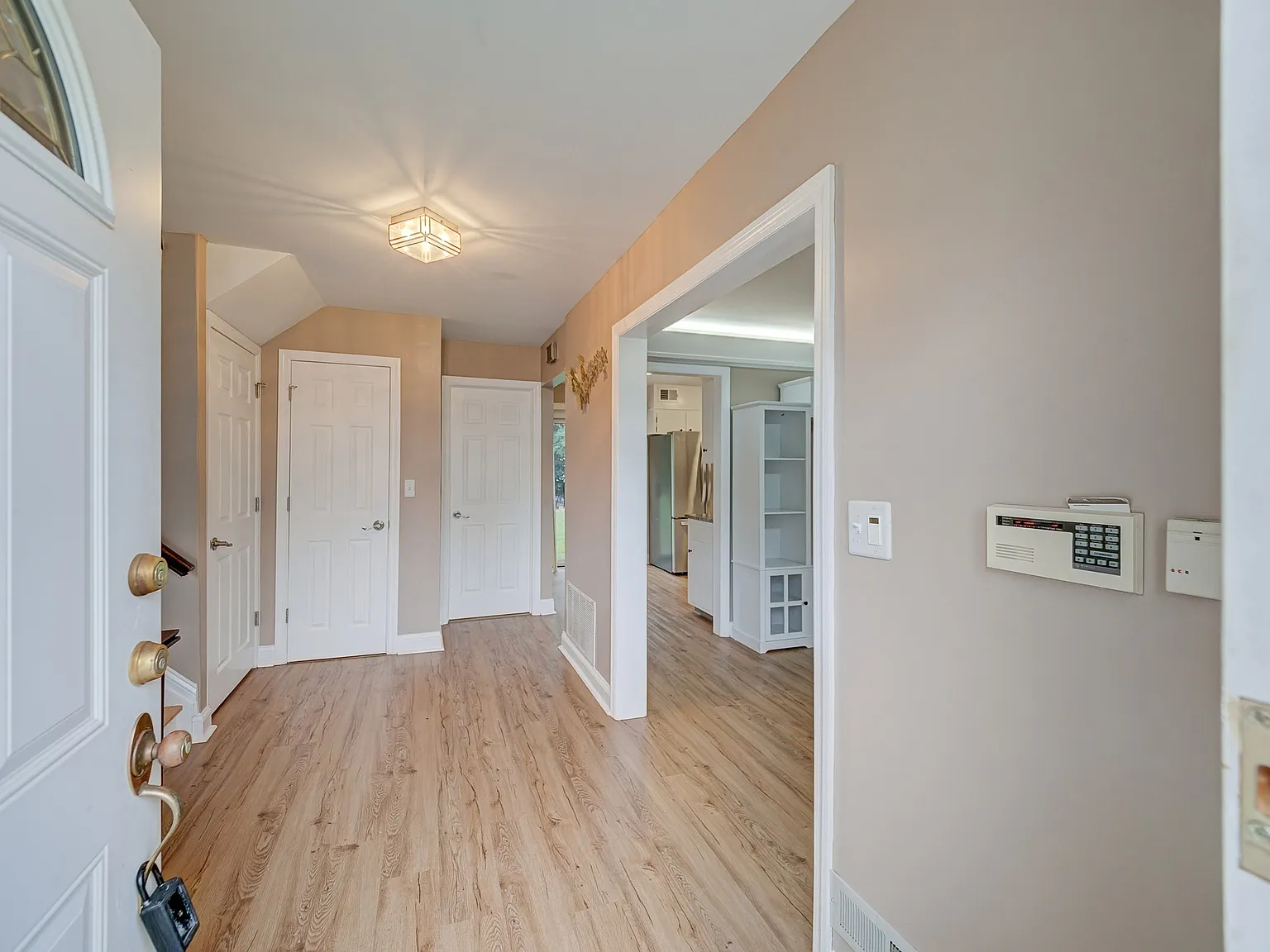 3 bed, 1656 sqft, $4,000 — Photo 3
