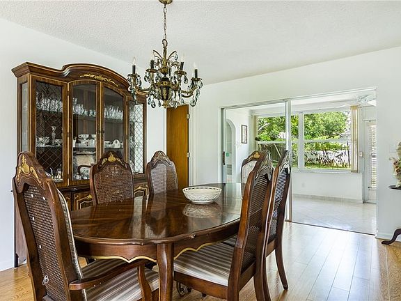 4th image of 2966 Kenilwick Dr N