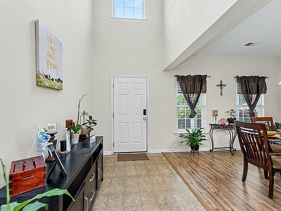 4th image of 130 Mayfield Dr