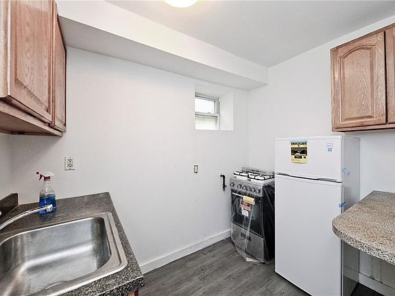 4th image of 108 McLean Ave #1