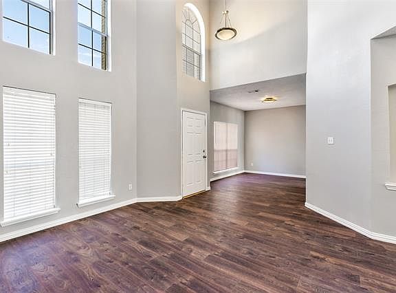 5th image of 444 Saint Andrews Dr