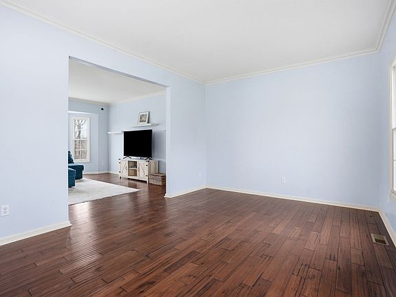 5th image of 132 Cherrydale Ct