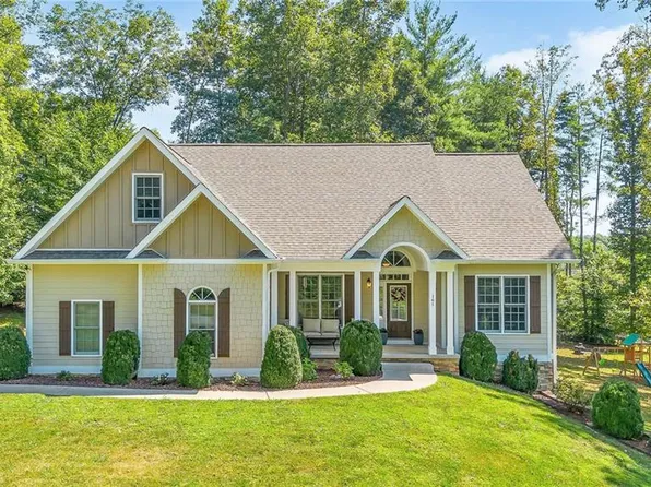 161 Burberry Dr, Purlear, NC 28665