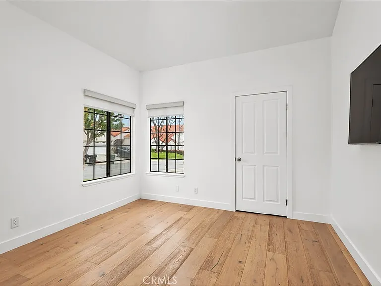 729 Maywood Ct — Photo 16