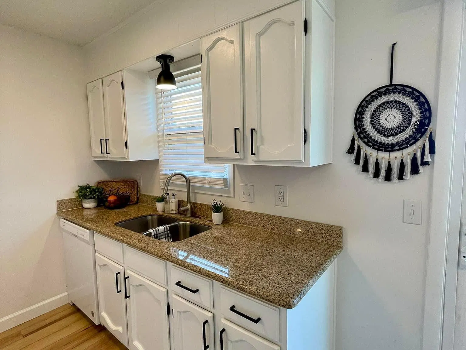 6824 W Par Ln — Photo 4