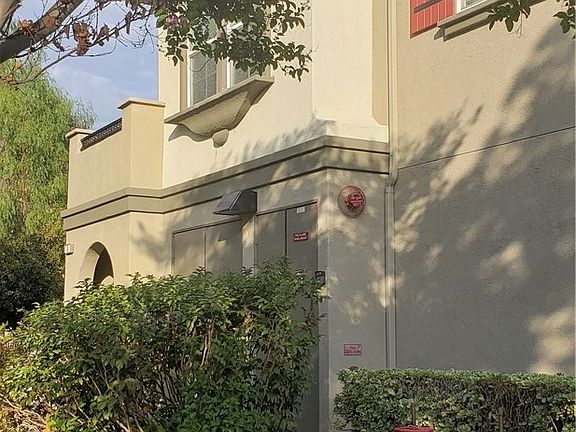 3rd image of 26319 Iris Ave
