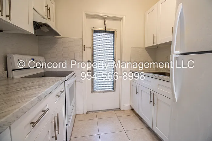 2537 Lincoln St #3 — Photo 6