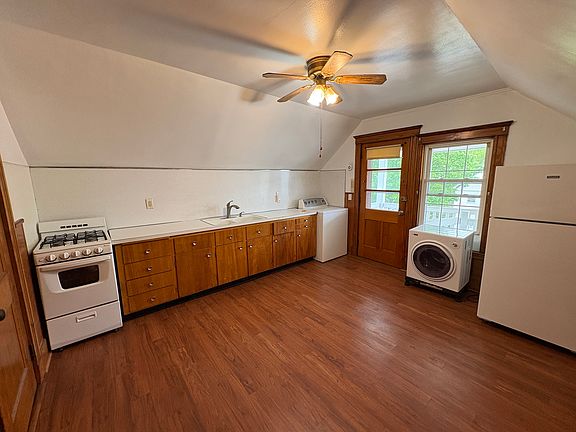 4th image of 96 Lawrence St Floor 3