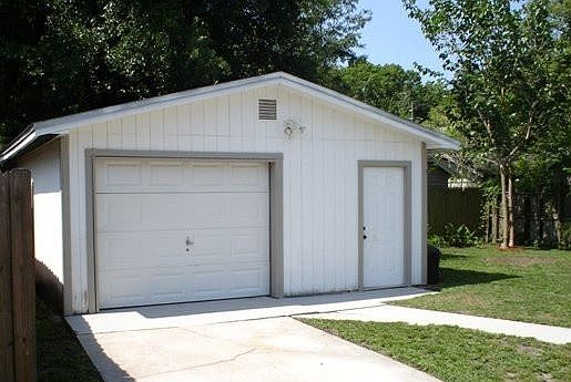 4th image of 3644 Dellwood Ave