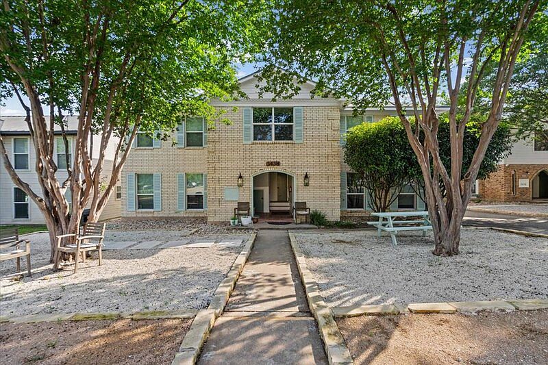 1st image of 3438 Willowrun Dr APT C