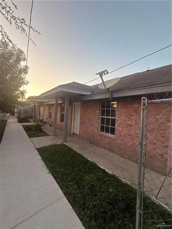 2 bed, 1.0 bath, 900 sqft, $750 — Photo 1