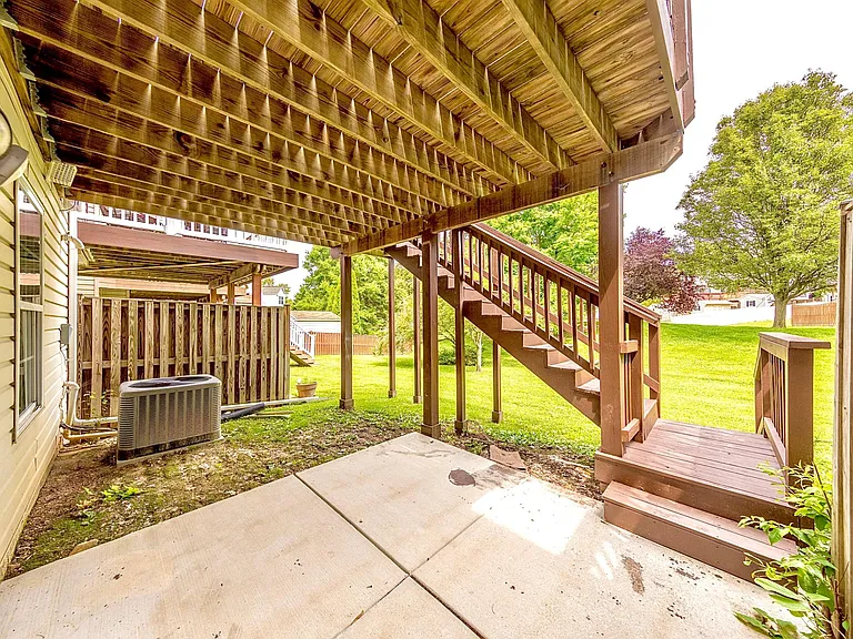 130 Spencer Cir — Photo 32