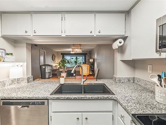 4th image of 90 S Highland Ave APT 402