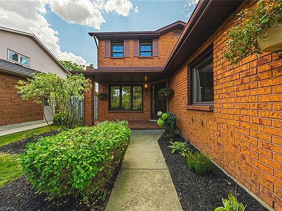 4th image of 39 Parkwood Cres