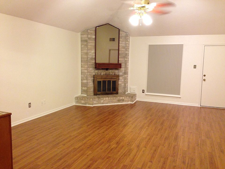 Living Room and Game Room entry