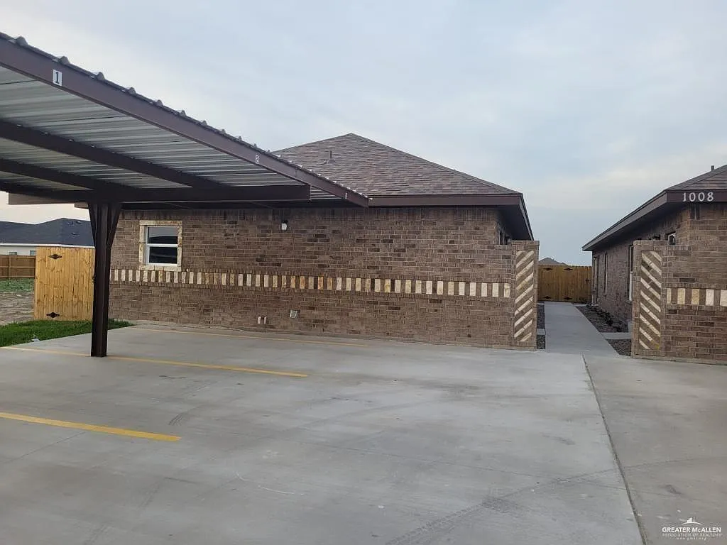 2 bed, 2.0 bath, 3596 sqft, $1,100 — Photo 1