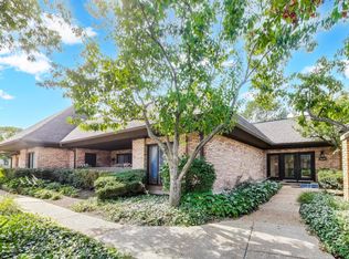 3955 Mission Hills Rd #D, Northbrook, IL 60062