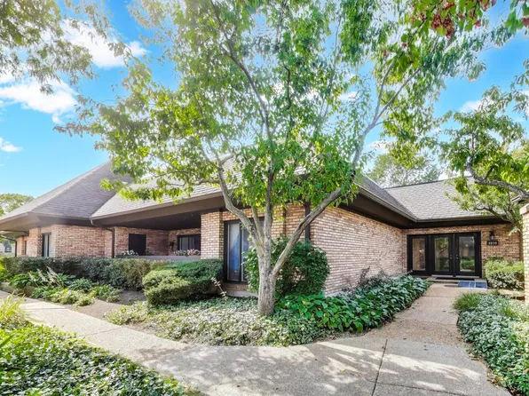 3955 Mission Hills Rd #D, Northbrook, IL 60062