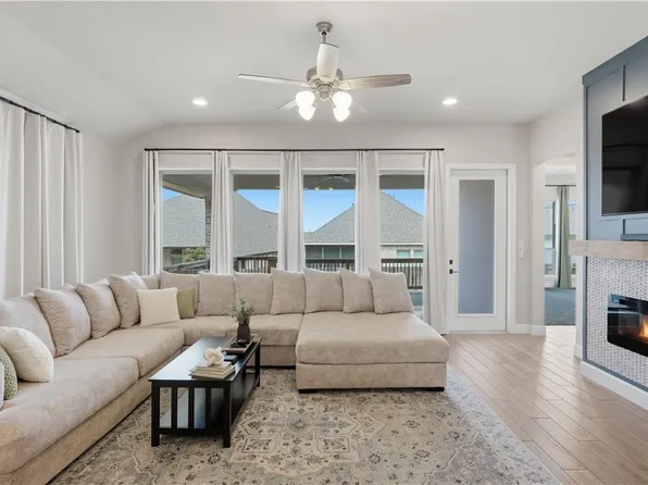 1838 Luna St, New Braunfels, TX 78132