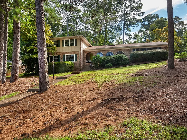 3741 Fox Glen Ct NE — Photo 3