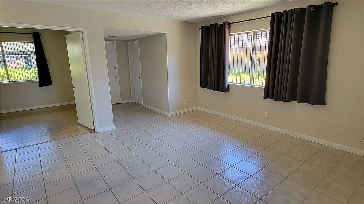 3 bed, 2.0 bath, 1068 sqft, $1,675 — Photo 2