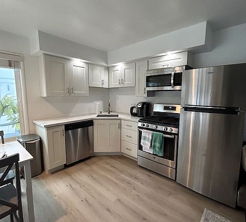 2nd image of 206 Bay Ave E #A