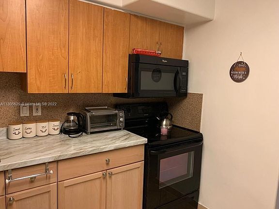 4th image of 4661 SW 25th Ave #4661