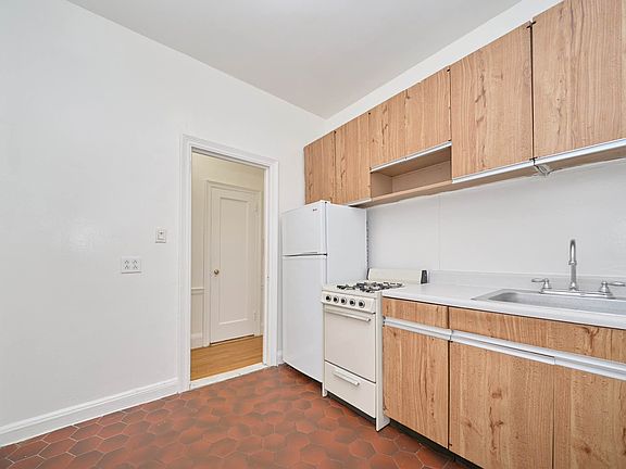 5th image of 78 Manhattan Ave #4Q