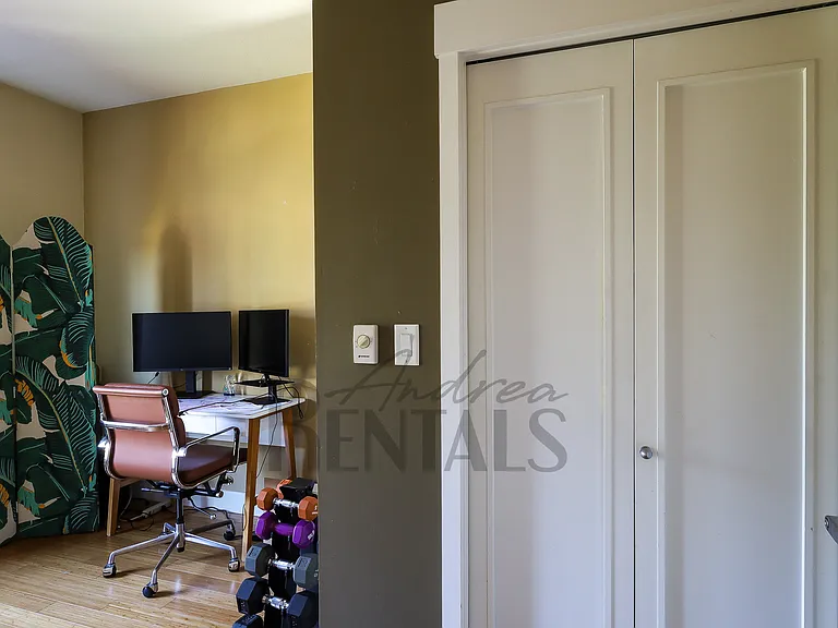 574 48th St #202 — Photo 10