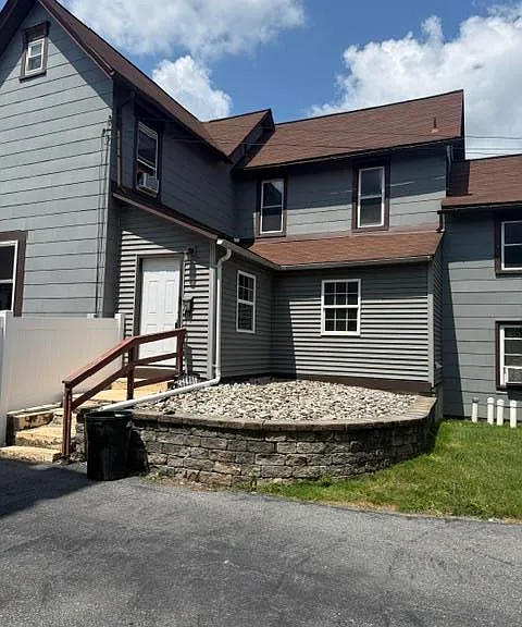 1249 Main St — Photo 1