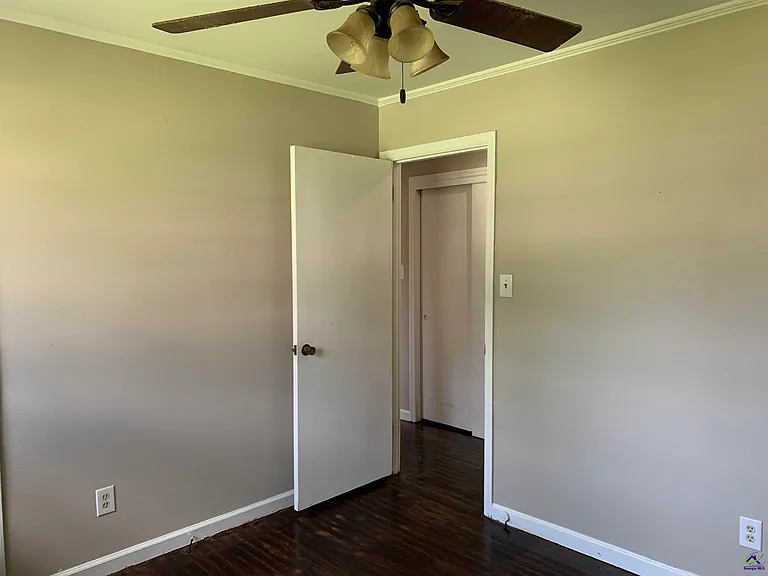 3240 Commodore Dr — Photo 12